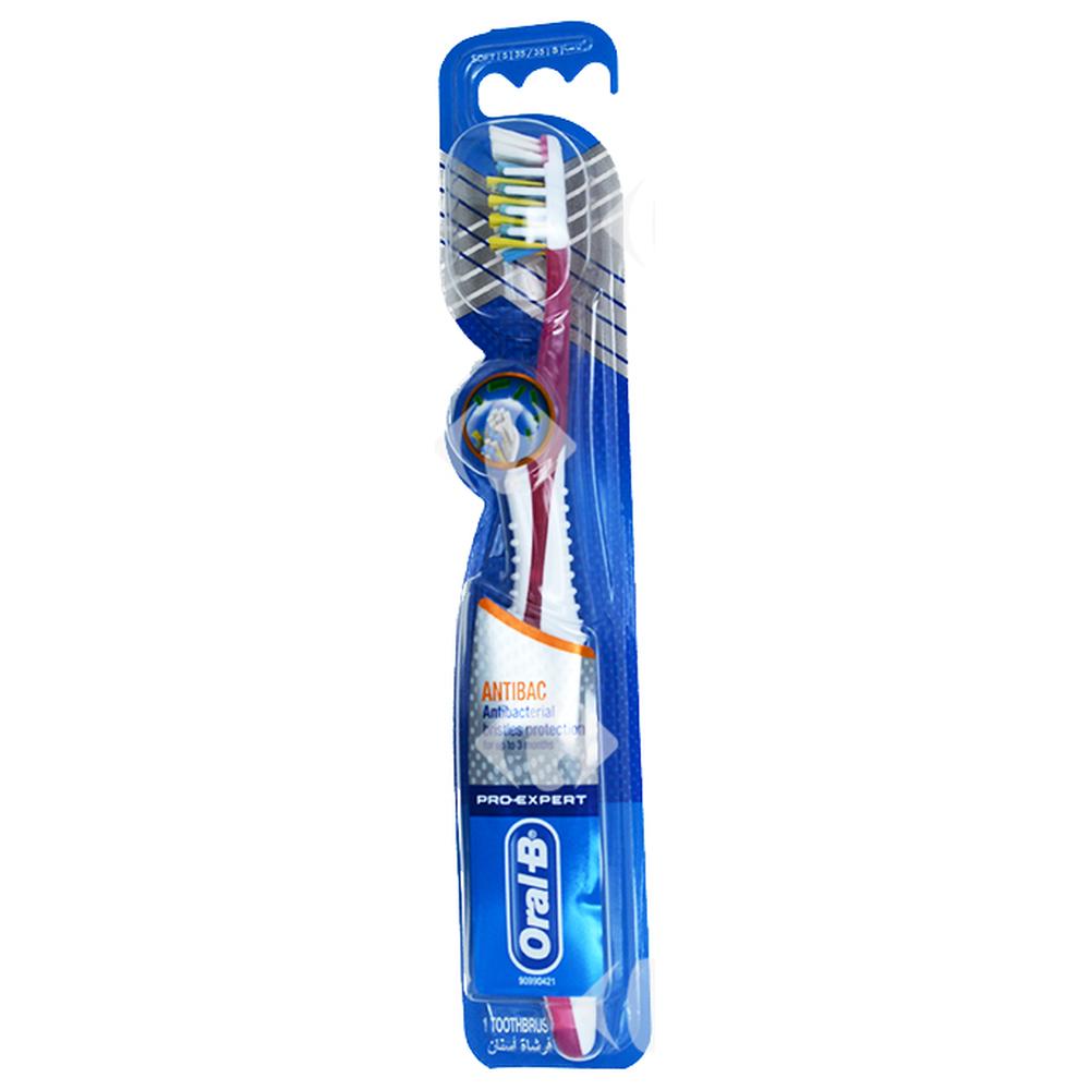 [637013] Brosse à Dents Cross Action Antibacterien Soft Oral-B 1 unité.